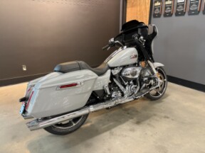 2024 Harley-Davidson® Street Glide® Billiard Gray thumb 2