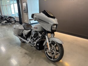 2024 Harley-Davidson® Street Glide® Billiard Gray thumb 3