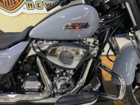 2026 Harley-Davidson® Street Glide® Dark Billiard Gray Chrome Trim thumb 3