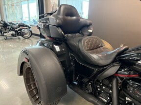 2022 Harley-Davidson® Tri Glide® Ultra Vivid Black thumb 0