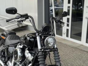 2026 Harley-Davidson® Street Bob® Vivid Black Chrome Laced Wheels thumb 2