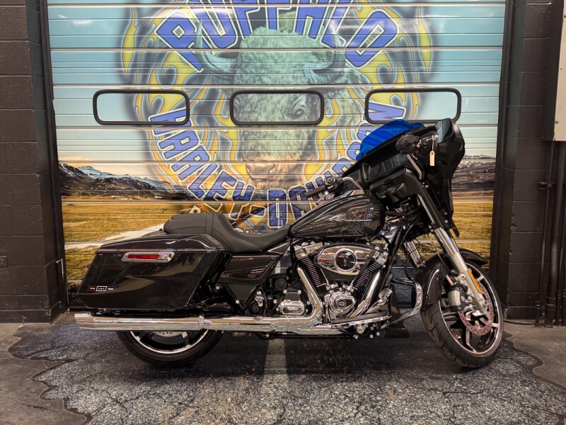 2026 Harley-Davidson® Street Glide® Midnight Ember Chrome Trim (1HD1KB716TB619539)