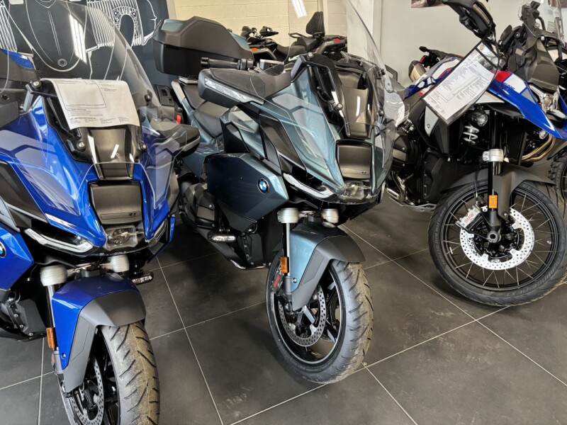26RT 2026 R 1300 RT FINANCING AS LOW AS 3.9% W.A.C