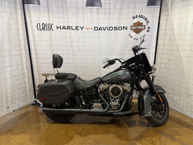 2025 Harley-Davidson® Heritage Classic FLHC 0462778 Iron Horse Metallic w/Cast Wheels