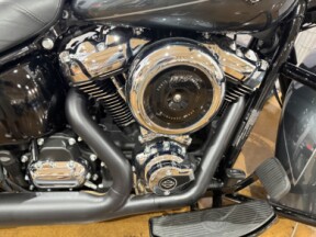 2025 Harley-Davidson® Heritage Classic FLHC 0462778 Iron Horse Metallic w/Cast Wheels thumb 2