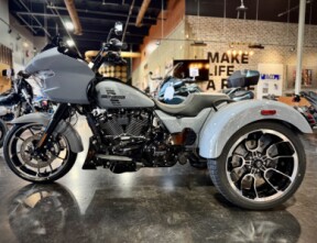 2026 Harley-Davidson® Road Glide 3 Dark Billiard Gray thumb 2