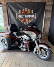 2018 Harley-Davidson® Tri Glide® Ultra Twisted Cherry/Silver Fortune thumb 3