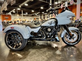 2026 Harley-Davidson® Road Glide 3 Dark Billiard Gray thumb 3