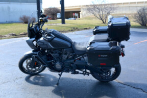 2021 Harley-Davidson® Pan America™ 1250 Special Vivid Black thumb 2