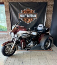 2018 Harley-Davidson® Tri Glide® Ultra Twisted Cherry/Silver Fortune thumb 1