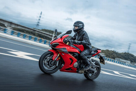 MCN Review - QJMOTOR SRK 800 RR