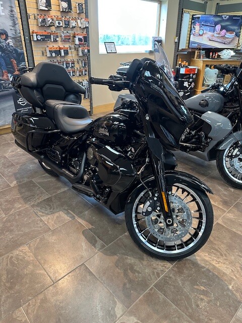 2026 Harley-Davidson® Street Glide Limited Vivid Black Black Trim