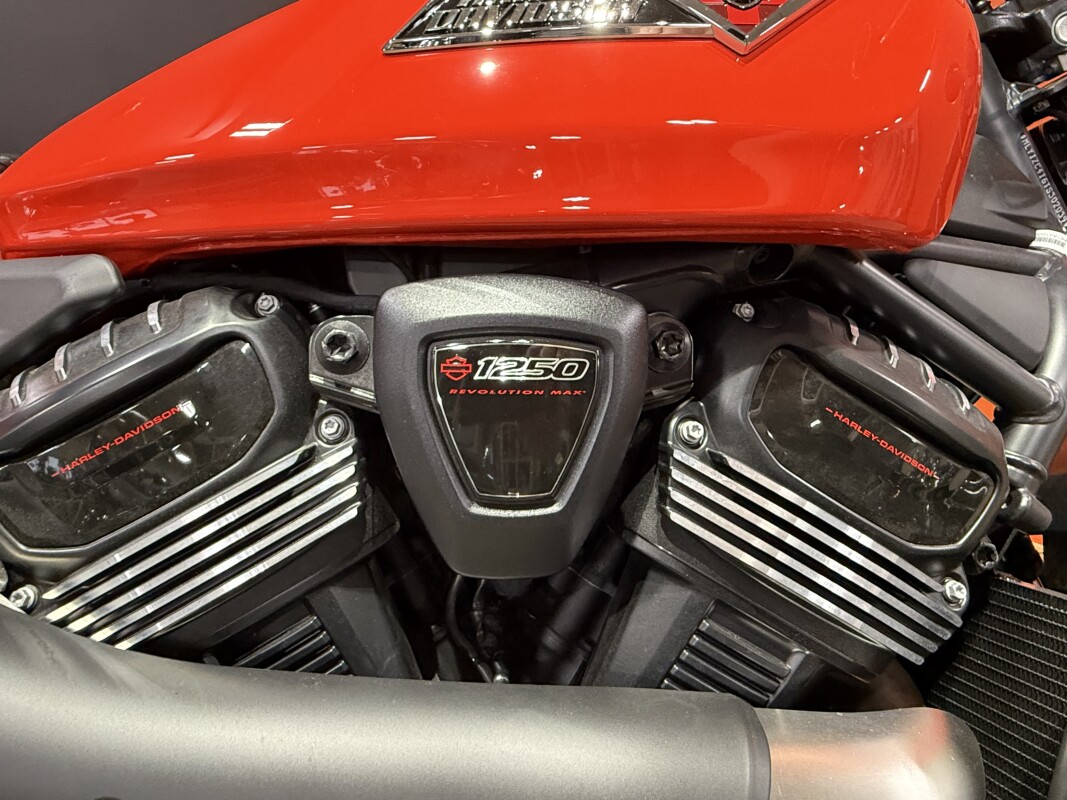 2026 Harley-Davidson® Sportster® S Blood Orange Black Trim, photo 3