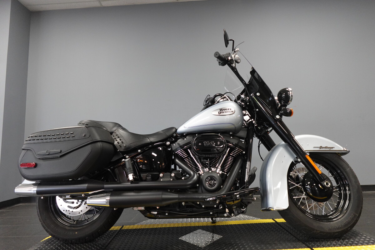 2024 Harley-Davidson® Heritage Classic Atlas Silver Metallic