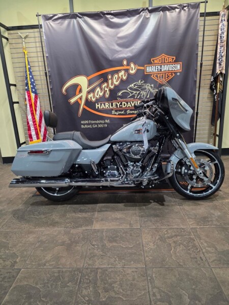 2024 Harley-Davidson® Street Glide® Billiard Gray