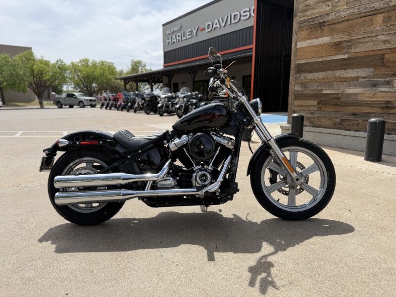 2024 Harley-Davidson® Softail® Standard Vivid Black
