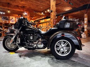 2020 Harley-Davidson® Tri Glide® Ultra River Rock Gray/Vivid Black thumb 3