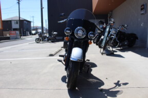 2024 Harley-Davidson® Heritage Classic 114 Atlas Silver Metallic thumb 3