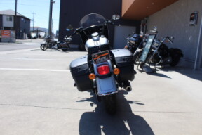 2024 Harley-Davidson® Heritage Classic 114 Atlas Silver Metallic thumb 2
