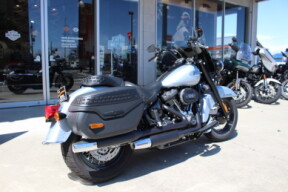 2024 Harley-Davidson® Heritage Classic 114 Atlas Silver Metallic thumb 0