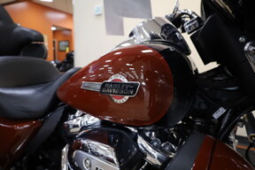 FLHTCUTG 2024 Tri Glide™ Ultra thumb 2