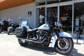 2024 Harley-Davidson® Heritage Classic 114 Atlas Silver Metallic thumb 1