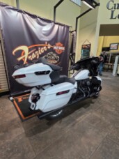 2026 Harley-Davidson® Street Glide Limited White Onyx Pearl Black Trim thumb 3