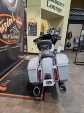 2024 Harley-Davidson® Street Glide® Billiard Gray thumb 3