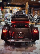 2020 Harley-Davidson® Tri Glide® Ultra River Rock Gray/Vivid Black thumb 1