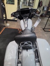 2024 Harley-Davidson® Street Glide® Billiard Gray thumb 1