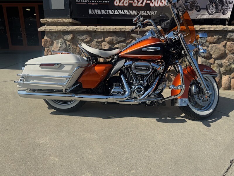 2023 Harley-Davidson® Electra Glide® Highway King HI-FI Orange Birch White