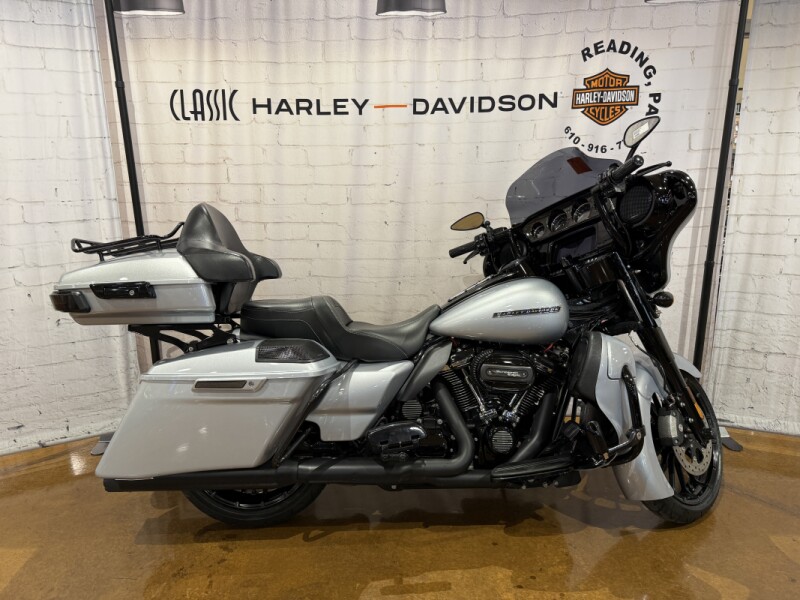 2019 Harley-Davidson® Street Glide® Special FLHXS 611915 Barracuda Silver