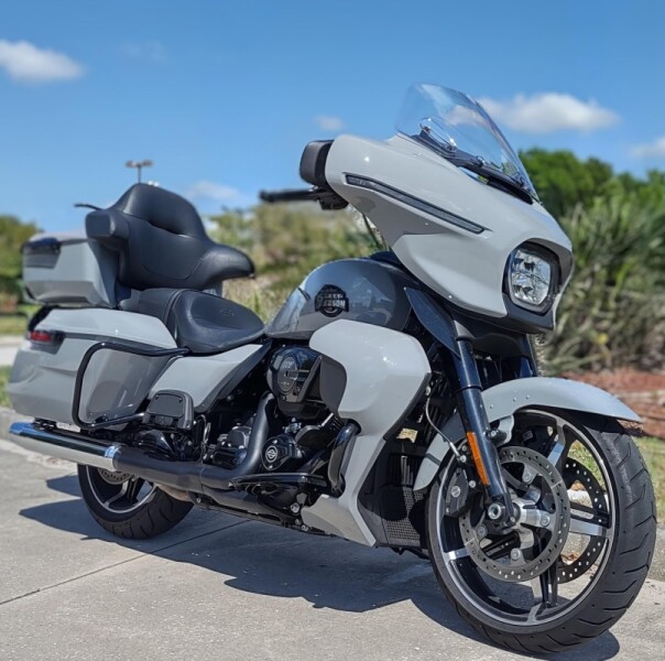 FLHXU 2025 Street Glide™ Ultra