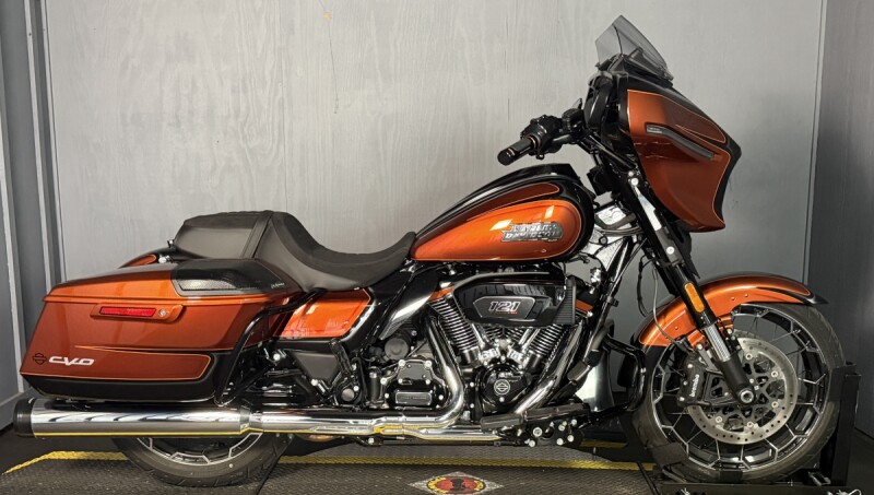  2023 CVO™ Street Glide® FLHXSE