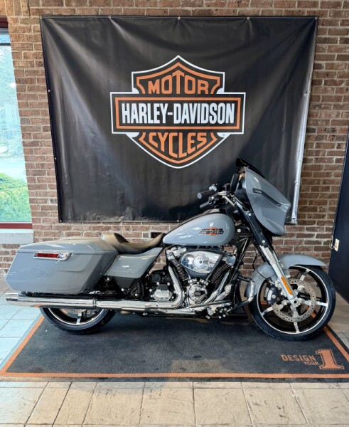 2026 Harley-Davidson® Street Glide® Dark Billiard Gray Chrome Trim