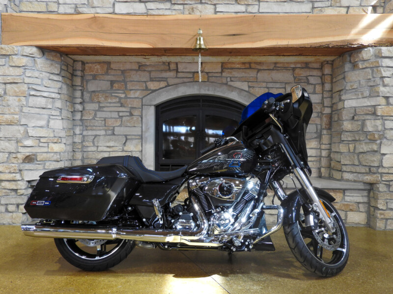 Harley-Davidson® Street Glide® 2026 FLHX MIDNIGHT EMBER