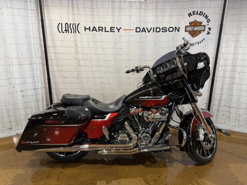2021 Harley-Davidson<sup>®</sup> CVO<sup>™</sup> Street Glide<sup>®</sup> FLHXSE Sunset Orng & Black