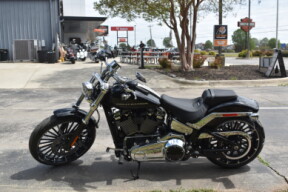 2026 Harley-Davidson Breakout thumb 0