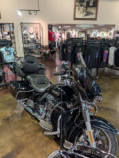 2017 Harley-Davidson® Electra Glide® Ultra Classic® thumb 1