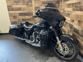 2017 Harley-Davidson® CVO™ Street Glide® Dark Slate Candy/Arctic Blk w Chrome Aggressor Whls FLHXSE thumb 3