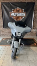 2026 Harley-Davidson® Street Glide® Dark Billiard Gray Chrome Trim thumb 2