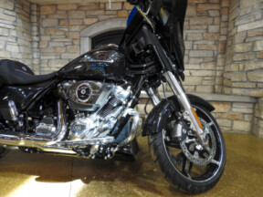 Harley-Davidson® Street Glide® 2026 FLHX MIDNIGHT EMBER thumb 2