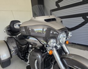2023 Harley-Davidson® Tri Glide® Ultra thumb 2