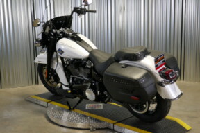 2025 Harley-Davidson® Heritage Classic White Onyx w/Laced Wheels thumb 1