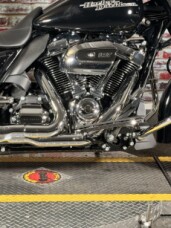Harley-Davidson® Street Glide® Special 2017 FLHXS BLACK thumb 2
