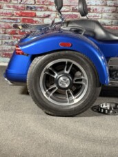 Harley-Davidson® Freewheeler™ 2015 FLRT SUPERIOR BLUE thumb 0