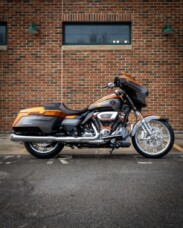 Harley-Davidson® CVO Street Glide 2026 FLHXSE 34607276 TORCHED ORANGE W/ PINSTRIPE thumb 2