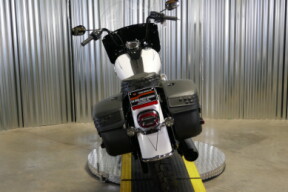 2025 Harley-Davidson® Heritage Classic White Onyx w/Laced Wheels thumb 2