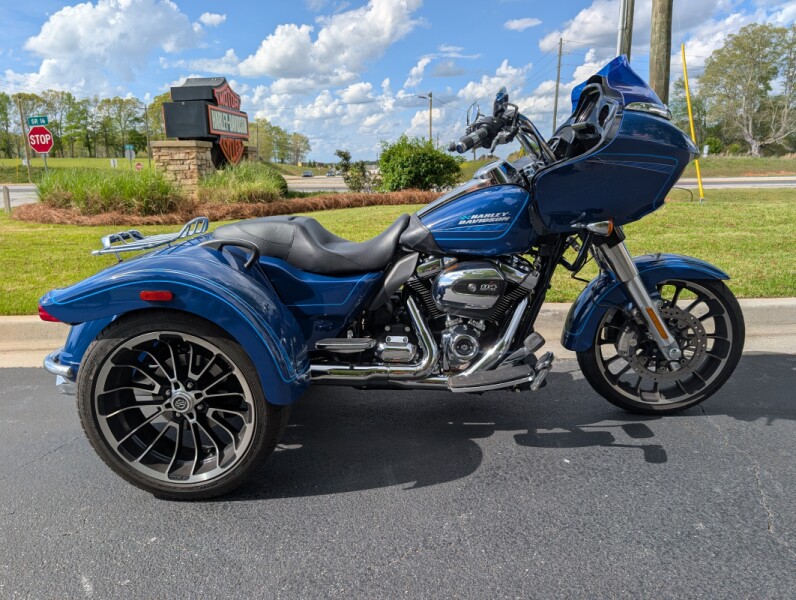 2023 Harley-Davidson® Road Glide® 3 Bright Billiard Blue