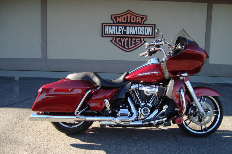 2017 Harley-Davidson® Road Glide® Special Velocity Red Sunglo